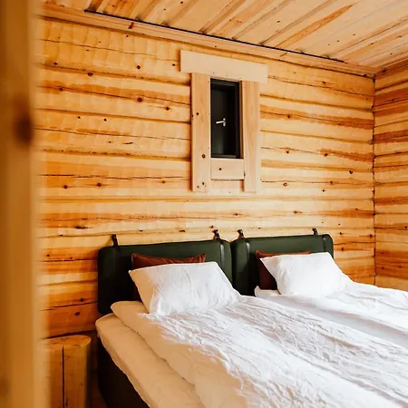 빌라 Sarmi - A True Off-the-grid Hut *
